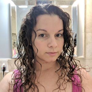 Delilah Orpi showing curly hair routine - scrunch out the crunch thin curly hair