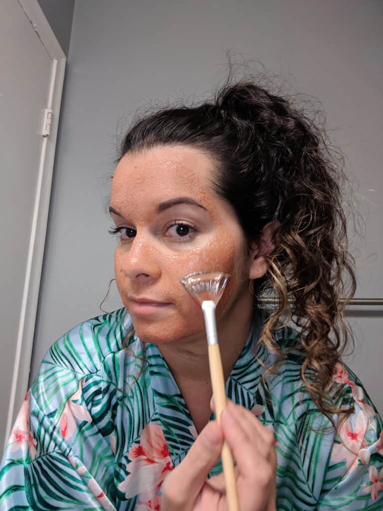 Delilah using a homemade manuka honey skin mask to benefit skin
