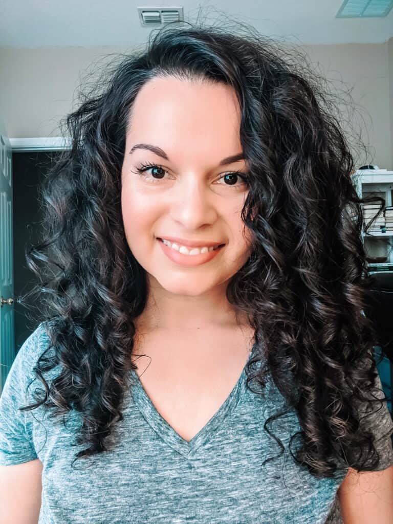 Delilah Orpi Holistic Enchila smiling after her curly hair refresh