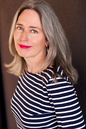 Katie Emery of Katie Goes Platinum shares her experience with ditching the dye and embracing gray hair full head of beautiful grey 