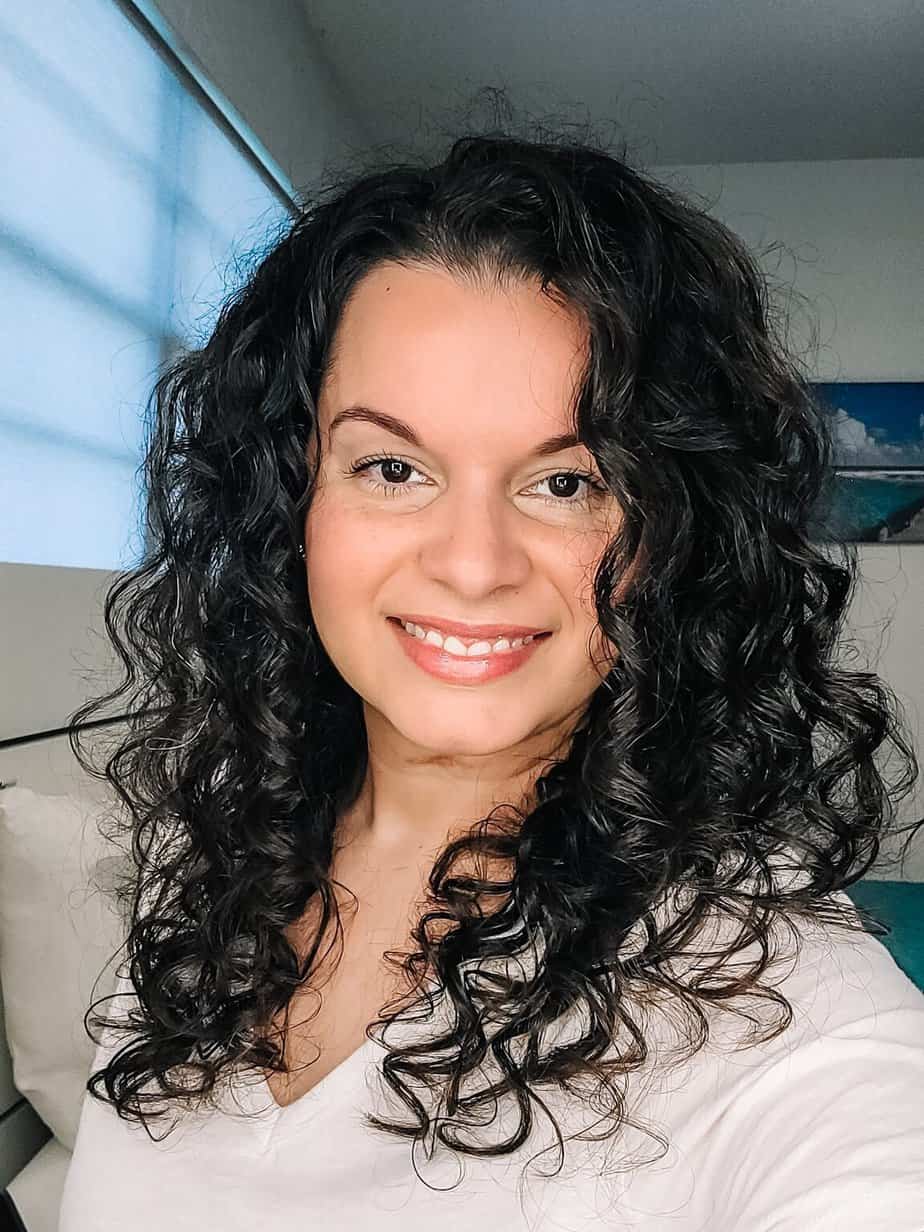 curly hair selfie